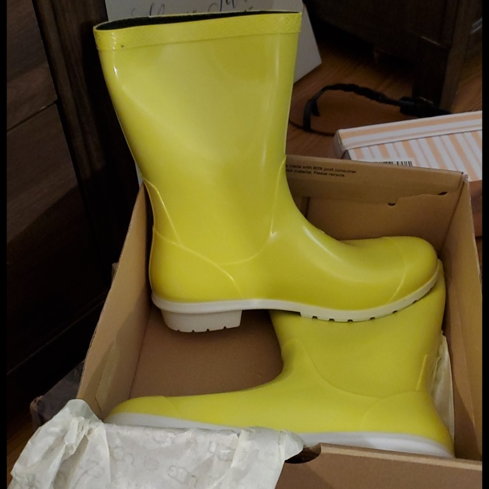 Ugg rain boots